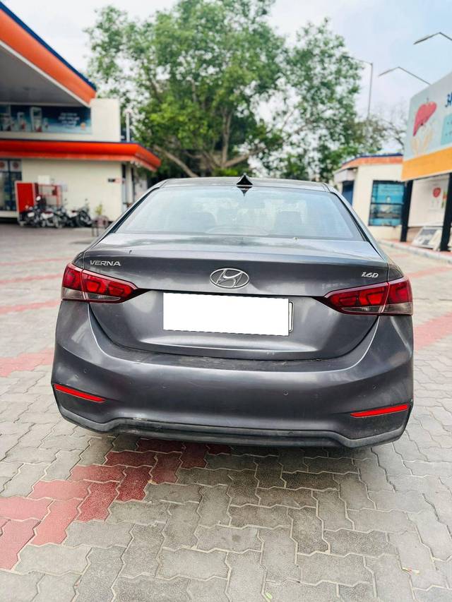 https://images10.gaadi.com/usedcar_image/4060826/original/processed_e4f96e65697ae7e5f8fcde935fc82ab2.jpeg?imwidth=6401