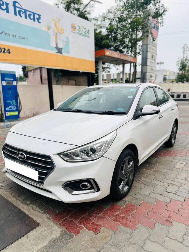 https://images10.gaadi.com/usedcar_image/4060839/original/processed_033d3d0816ab49dc1ae9a090cf208f07.jpeg?imwidth=6402