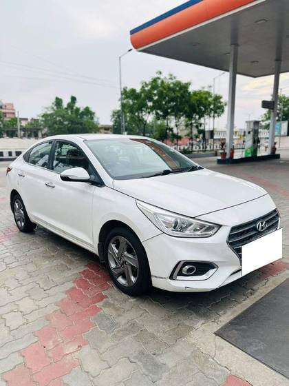 Hyundai Verna 1.6 CRDI AT SX Option