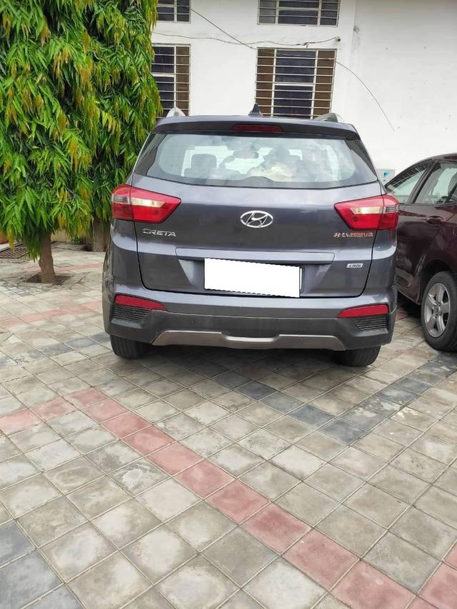 https://images10.gaadi.com/usedcar_image/4060966/original/processed_45f3ff1a3bb5845db076f31f77bc9204.jpg?imwidth=6402