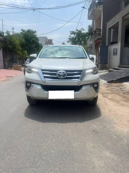 Toyota Fortuner 2.8 2WD MT BSIV