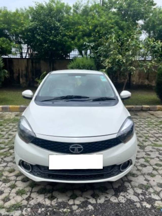 https://images10.gaadi.com/usedcar_image/4061138/original/processed_f9ceda72-e2ef-473b-9bb8-7fe62ef3ddbe.jpg?imwidth=6402