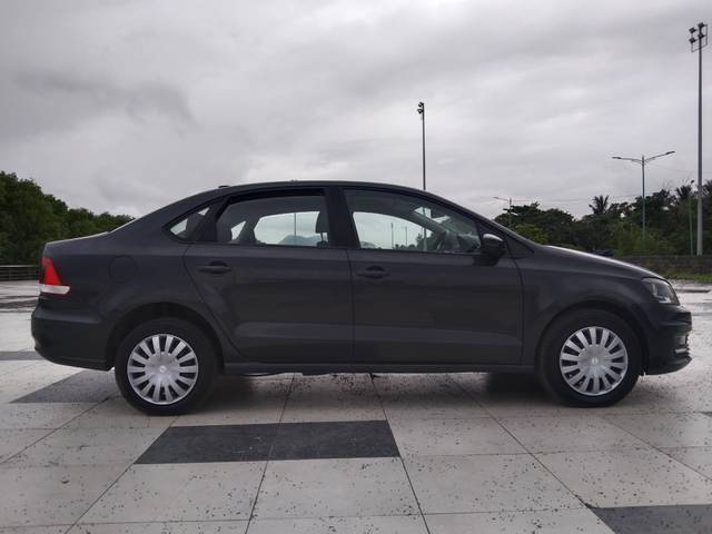 https://images10.gaadi.com/usedcar_image/4061217/original/0bb286b9babd72f027b36d1e04775474.jpeg?imwidth=6401