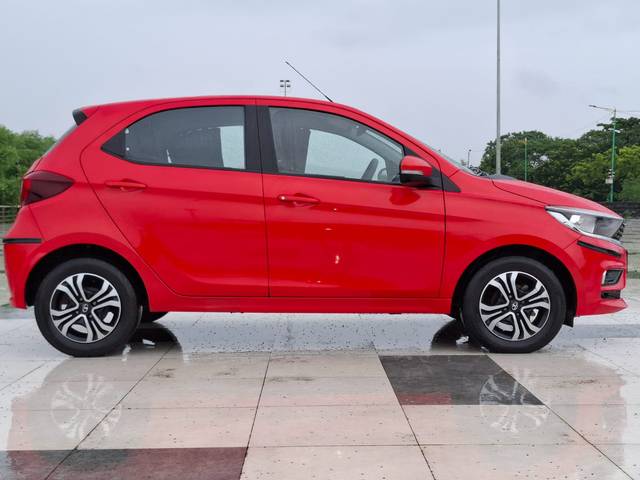 https://images10.gaadi.com/usedcar_image/4061225/original/c5095a4cfef222654b7570d2f0fa97f2.jpeg?imwidth=6401