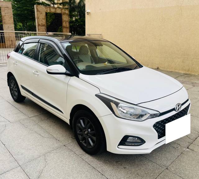 https://images10.gaadi.com/usedcar_image/4061260/original/processed_2b63da3c898afbadae368dba0b6074ab.jpg?imwidth=6400