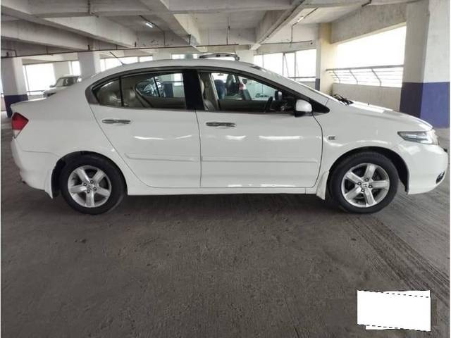 https://images10.gaadi.com/usedcar_image/4061350/original/processed_5577f9320a18afe9a714af9cebc406c4.jpeg?imwidth=6401