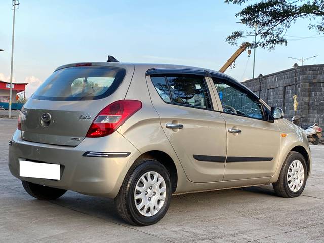 https://images10.gaadi.com/usedcar_image/4061468/original/processed_c1e6cc4933d006e2cc1c69a799b92836.jpg?imwidth=6402