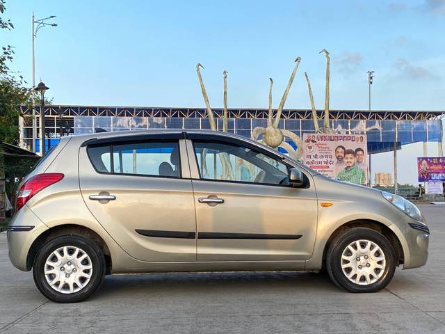 https://images10.gaadi.com/usedcar_image/4061468/original/processed_eb3049d814b5c4c977f2de0eb0720a1a.jpg?imwidth=6401