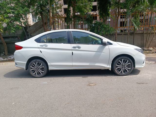 https://images10.gaadi.com/usedcar_image/4061522/original/ab9eb143e9d03d73dea5a7c5e14ac635.jpg?imwidth=6401