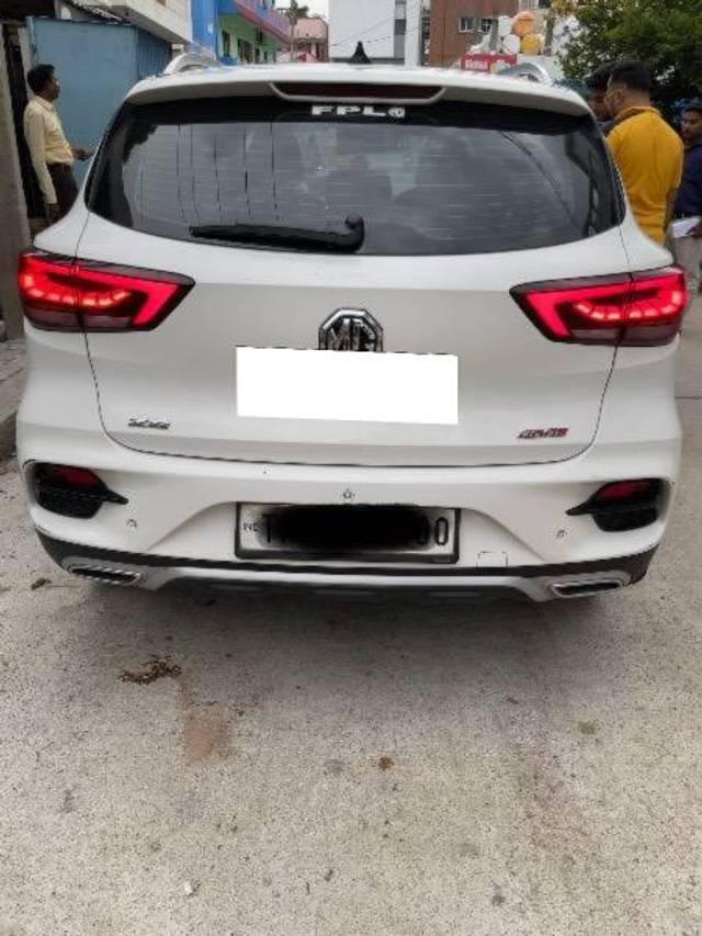 https://images10.gaadi.com/usedcar_image/4061560/original/processed_b8ab016c-6007-44b0-8f29-4dad004f7740.jpg?imwidth=6401