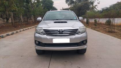 Toyota Fortuner 4x2 AT