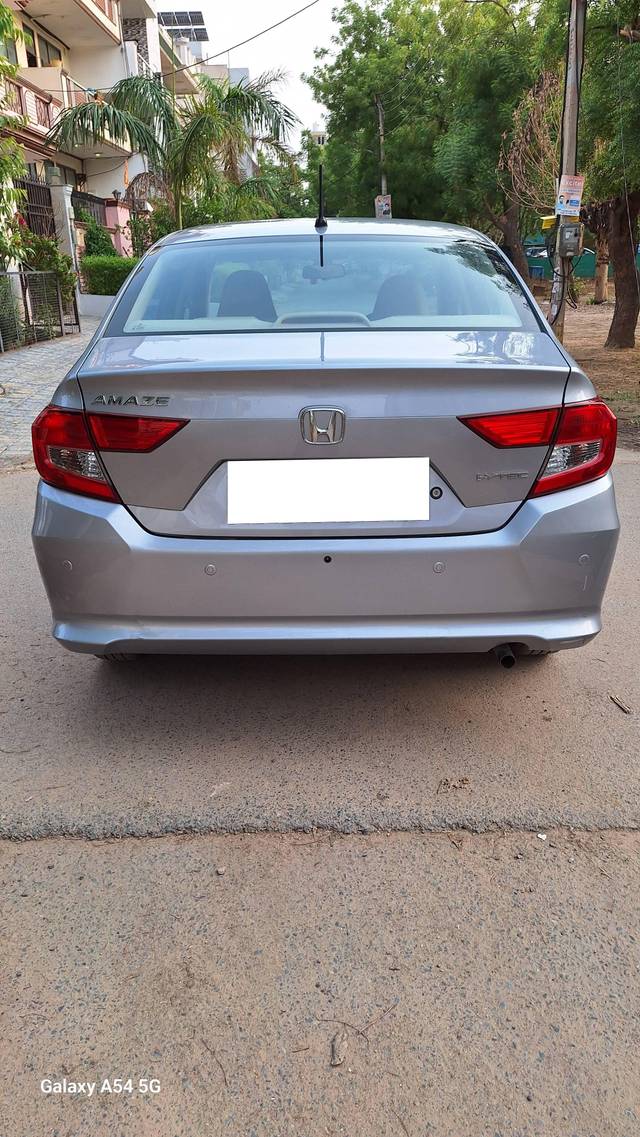 https://images10.gaadi.com/usedcar_image/4061656/original/processed_60d81a4d94421ae6aca04011a1ddf437.jpg?imwidth=6401