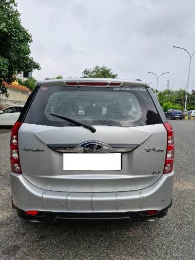 https://images10.gaadi.com/usedcar_image/4061771/original/processed_5c0eb717-be30-4167-b7f0-4447f0e5dcf1.jpg?imwidth=6401