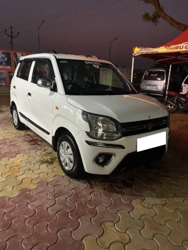 https://images10.gaadi.com/usedcar_image/4061928/original/processed_ee915e7b-ebee-4cad-a8fa-e9185e49069d.jpg?imwidth=6400