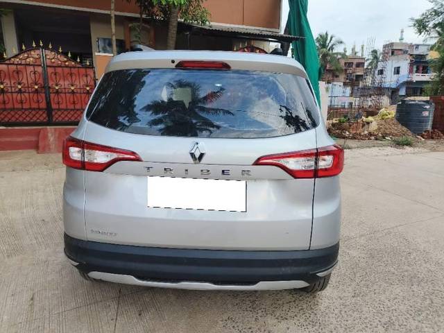 https://images10.gaadi.com/usedcar_image/4062116/original/processed_2e3df71f-de85-4659-8e4e-0e1cc390e376.jpg?imwidth=6402