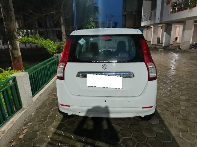 https://images10.gaadi.com/usedcar_image/4062188/original/processed_b8727fa1-de33-49af-8445-1b290097149a.jpg?imwidth=6402