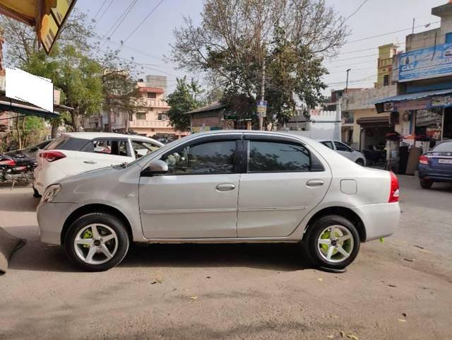 https://images10.gaadi.com/usedcar_image/4062271/original/processed_1250f717-6dc0-418d-bb19-b8dec41bfaa3.jpg?imwidth=6402