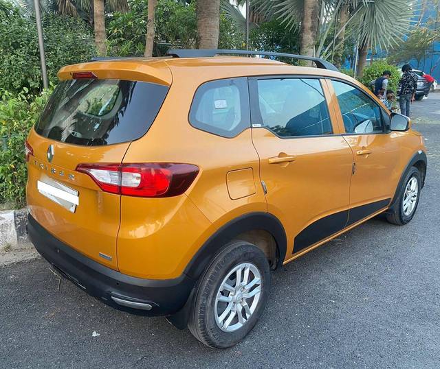 https://images10.gaadi.com/usedcar_image/4062297/original/processed_4654f08f13fd00e9a85fb686992f610b.jpg?imwidth=6402