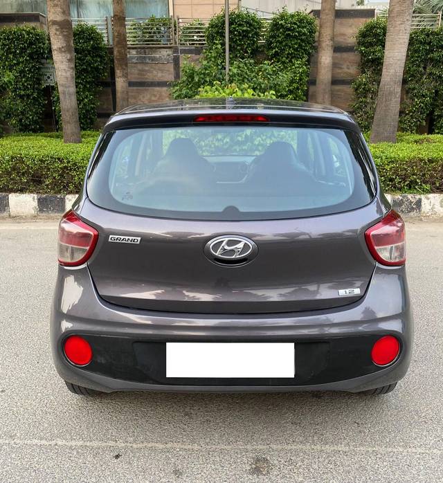 https://images10.gaadi.com/usedcar_image/4062309/original/processed_5ef9663a64cce3bd784ba87bb7038261.jpg?imwidth=6402