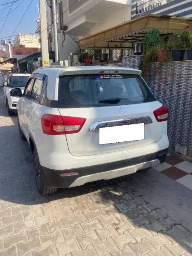 https://images10.gaadi.com/usedcar_image/4062869/original/processed_2a7d80c3-3ef9-4a3b-a42e-04c50a61cffe.jpeg?imwidth=6402