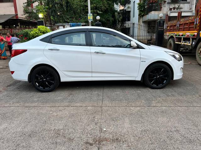 https://images10.gaadi.com/usedcar_image/4062949/original/processed_007043af1765d7b66527f2b86c1f70b4.jpeg?imwidth=6401