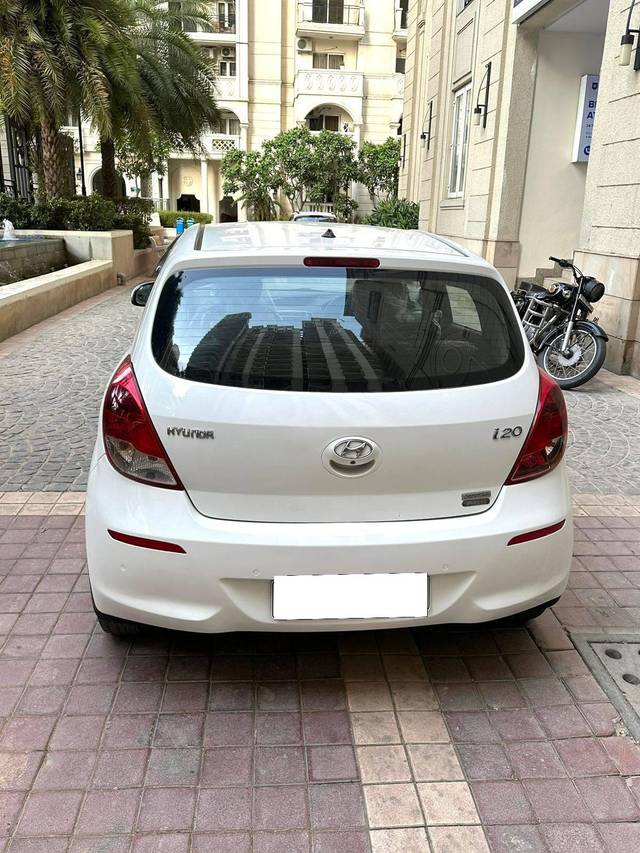 https://images10.gaadi.com/usedcar_image/4063114/original/processed_6e245a13662187147f499db13060eb98.jpg?imwidth=6402