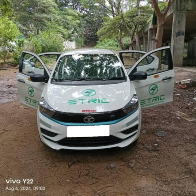 https://images10.gaadi.com/usedcar_image/4063364/original/processed_40d32d90-8d1c-441e-9272-a9de438db165.jpg?imwidth=6402