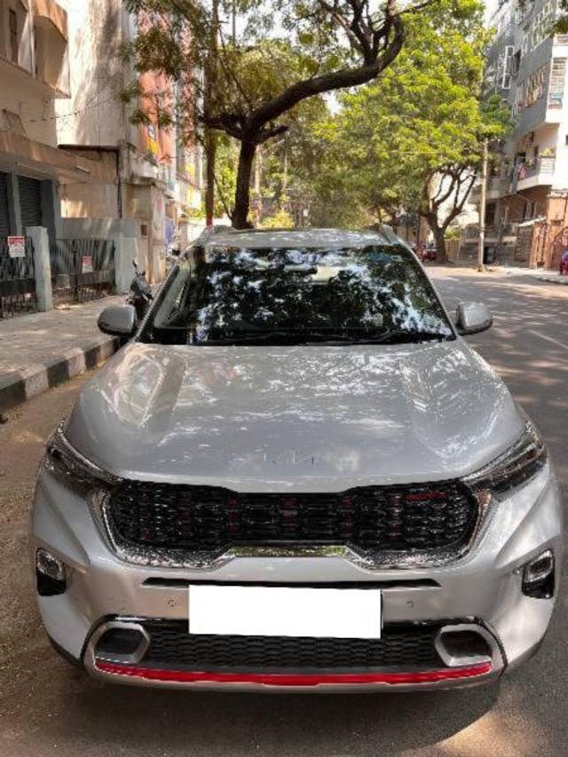 https://images10.gaadi.com/usedcar_image/4063377/original/processed_a57f9a9d-ea0d-4e07-9850-651c36433bb2.JPG?imwidth=6400