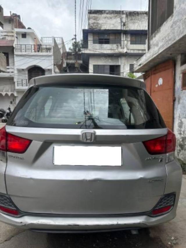 https://images10.gaadi.com/usedcar_image/4063470/original/processed_f39763da-7008-415d-b942-21ab939ff4a9.jpg?imwidth=6401