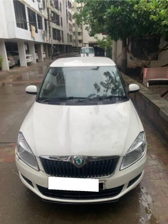 https://images10.gaadi.com/usedcar_image/4063474/original/processed_907bd05c-6df5-4bc3-a7d9-52cd0700d0e7.jpeg?imwidth=6400