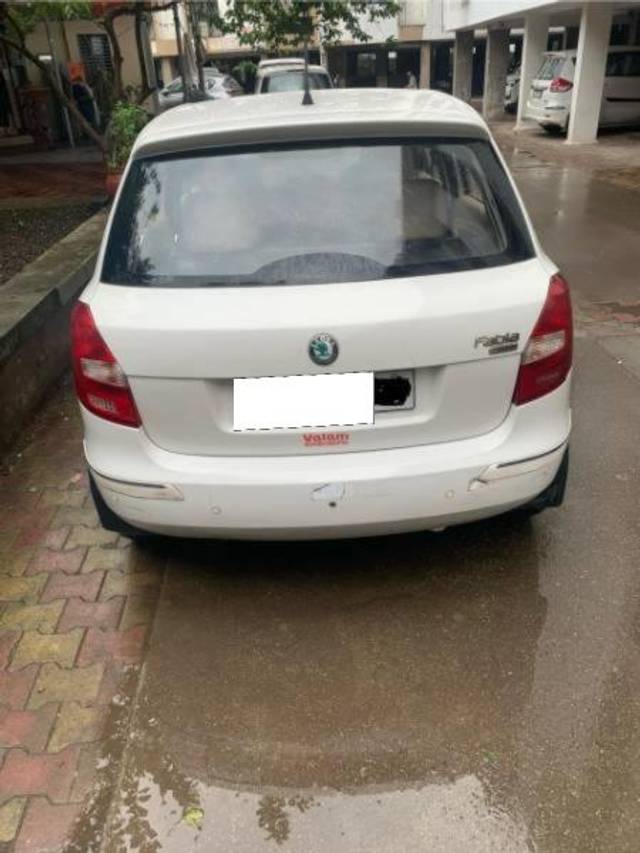 https://images10.gaadi.com/usedcar_image/4063474/original/processed_f2bf1df3-962f-4dfc-9523-3d96e1a3dbe6.jpeg?imwidth=6402