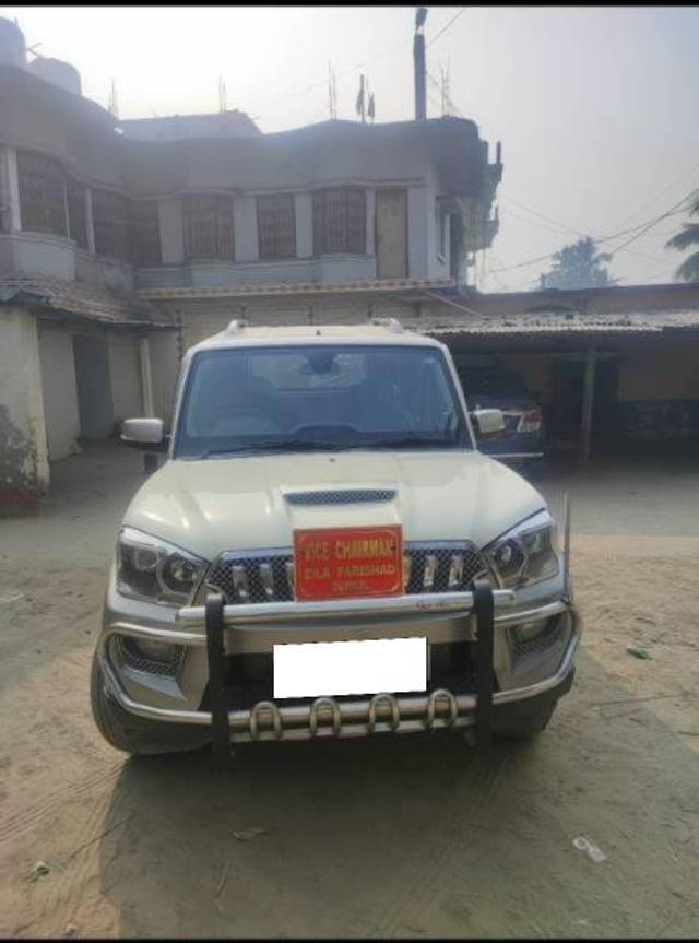 https://images10.gaadi.com/usedcar_image/4063608/original/processed_ab096080-5c94-4da7-bf82-d5d34420ccf3.jpg?imwidth=6402