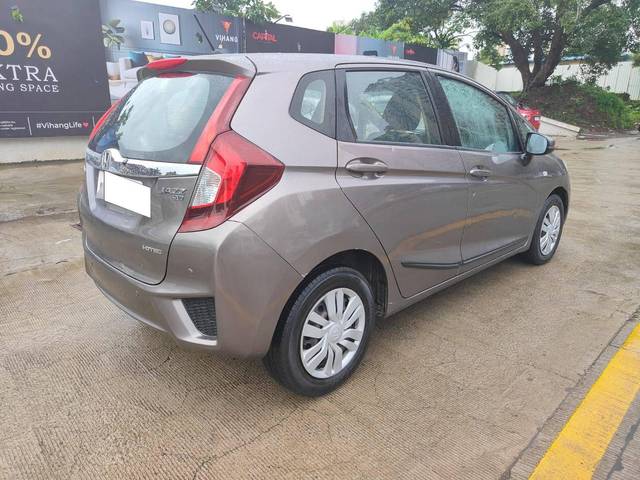 https://images10.gaadi.com/usedcar_image/4063615/original/processed_d4c7ee34f83d79259df81adcfbfdc699.jpg?imwidth=6401