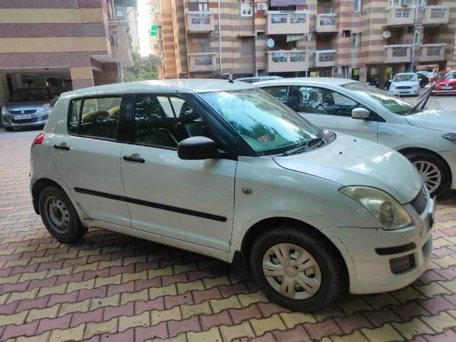 https://images10.gaadi.com/usedcar_image/4063786/original/processed_55ca4ae3-52b6-417c-bebe-677afd82dfb6.jpg?imwidth=6400