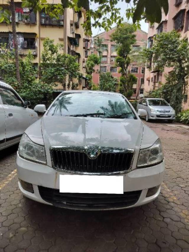 https://images10.gaadi.com/usedcar_image/4064131/original/processed_aee6f668-c31d-4611-b17e-e599dc93dbb5.jpg?imwidth=6400