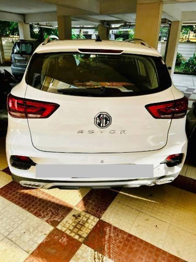 https://images10.gaadi.com/usedcar_image/4064180/original/processed_507e14e5-f7d3-4015-a08b-4177d191084f.jpg?imwidth=6402