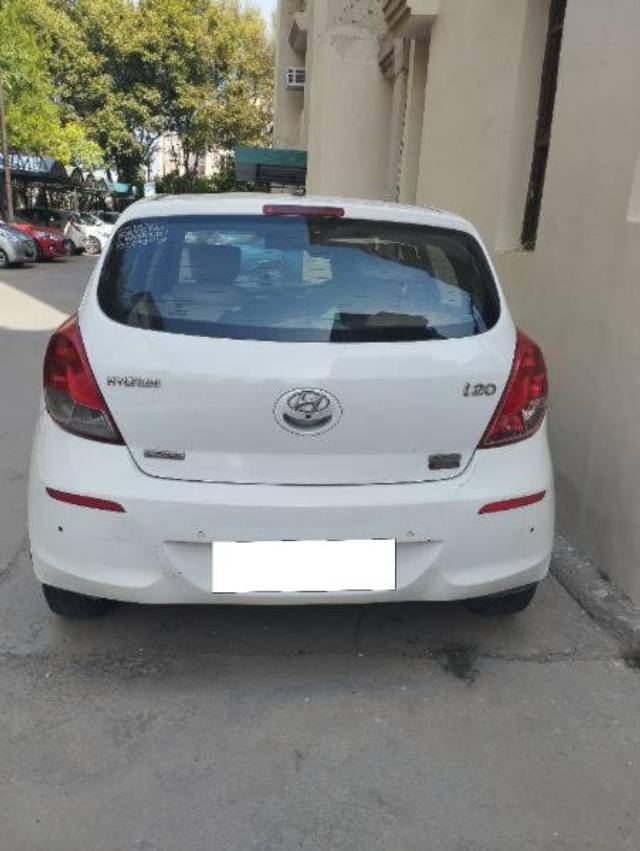 https://images10.gaadi.com/usedcar_image/4064283/original/processed_49bba40d-0ad5-4457-aa5b-b7b8a91540f2.jpg?imwidth=6401