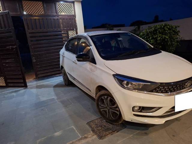 https://images10.gaadi.com/usedcar_image/4064375/original/processed_b9e88832-4aed-4406-bf0f-0b74d13e4ad5.jpg?imwidth=6400