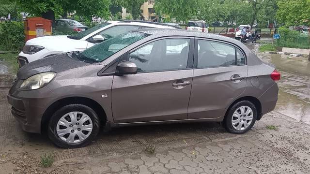 https://images10.gaadi.com/usedcar_image/4064396/original/processed_2db18158-901f-4275-a06d-47c30d1fb1bd.jpg?imwidth=6400