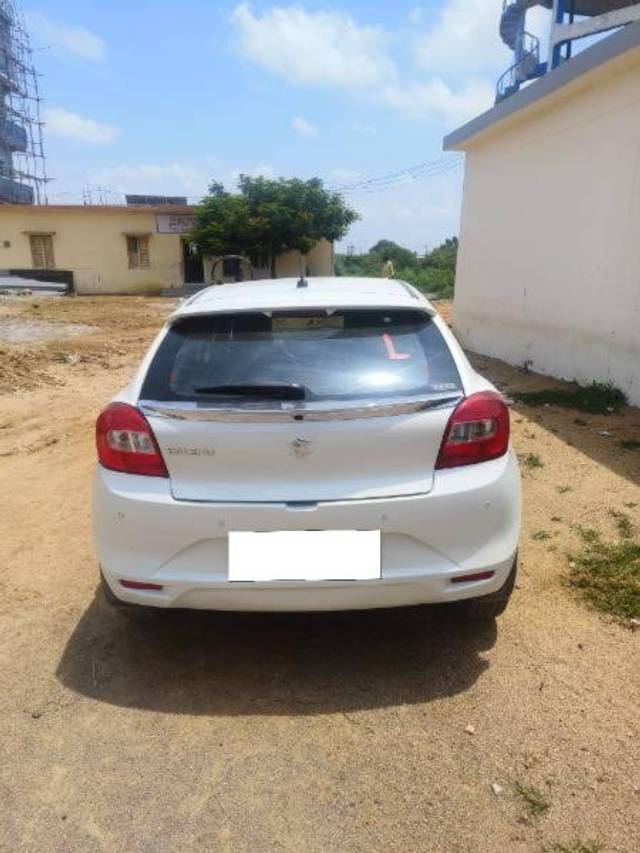 https://images10.gaadi.com/usedcar_image/4064409/original/processed_cadb70a3-073d-444e-8a17-e72f01b7ff3c.jpg?imwidth=6402