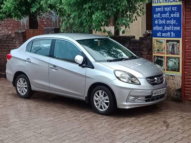 https://images10.gaadi.com/usedcar_image/4064775/original/processed_54181888-fb8e-4938-8eb6-ef50132cea28.jpeg?imwidth=6400