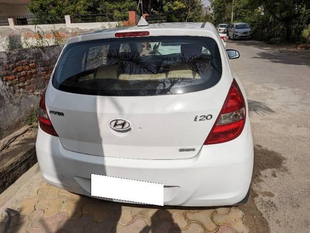 https://images10.gaadi.com/usedcar_image/4065054/original/processed_8cf072f4-3980-4b97-95c6-8eb7c0425076.jpg?imwidth=6401