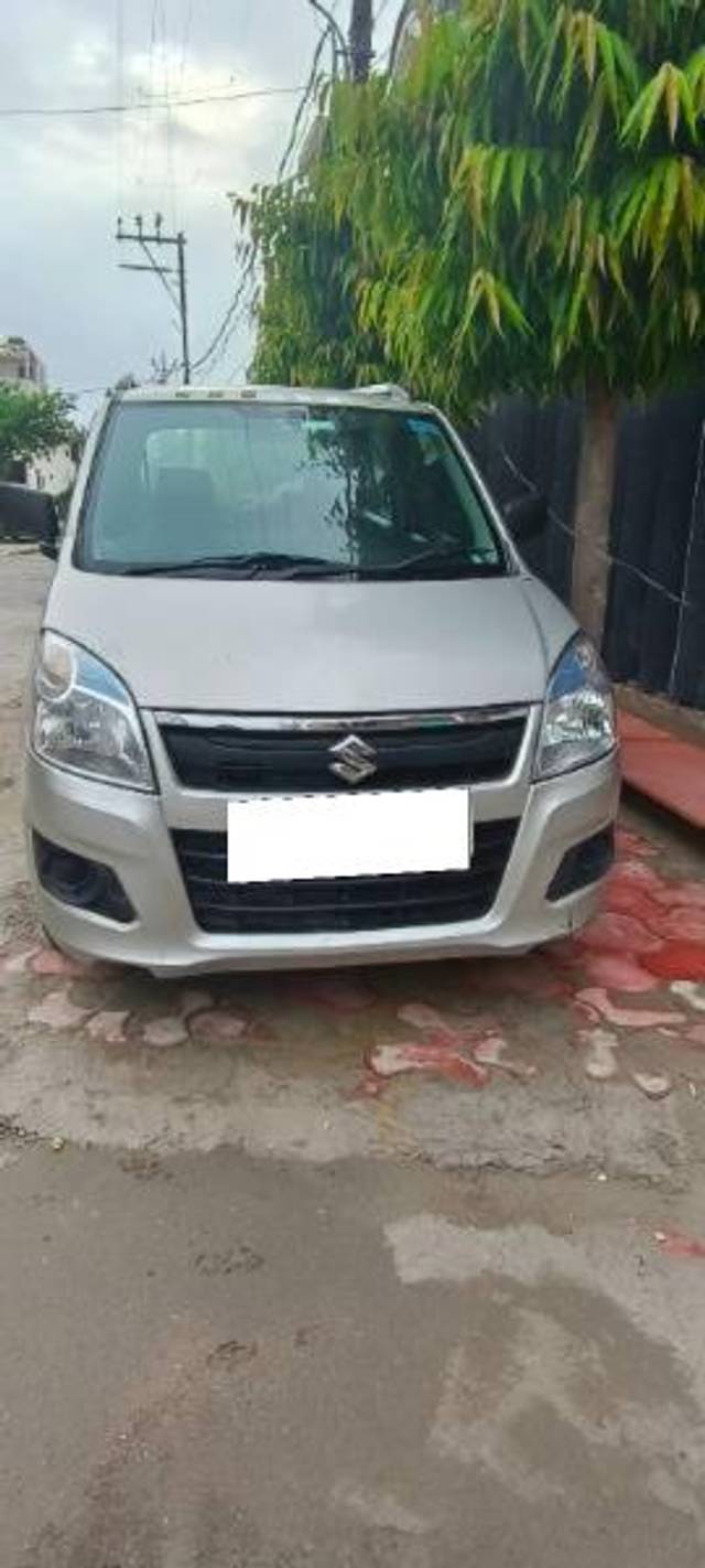 https://images10.gaadi.com/usedcar_image/4065110/original/processed_1ff9d7e8-4490-4f50-b47e-a5d2bca62a13.jpg?imwidth=6400