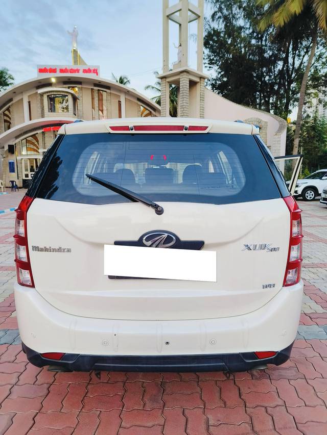 https://images10.gaadi.com/usedcar_image/4065156/original/processed_50806faf04c7fda2990bdf93a03d5590.jpg?imwidth=6402