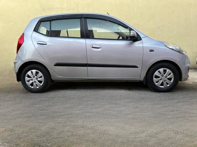 https://images10.gaadi.com/usedcar_image/4065189/original/processed_9afb017bcdd64e4142996e227d0352e4.jpg?imwidth=6401