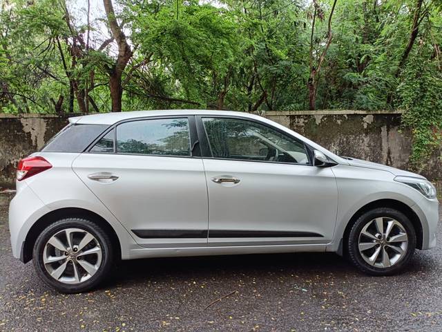 https://images10.gaadi.com/usedcar_image/4065300/original/e135b444ed5162a6c935319069e2cdf1.jpg?imwidth=6401