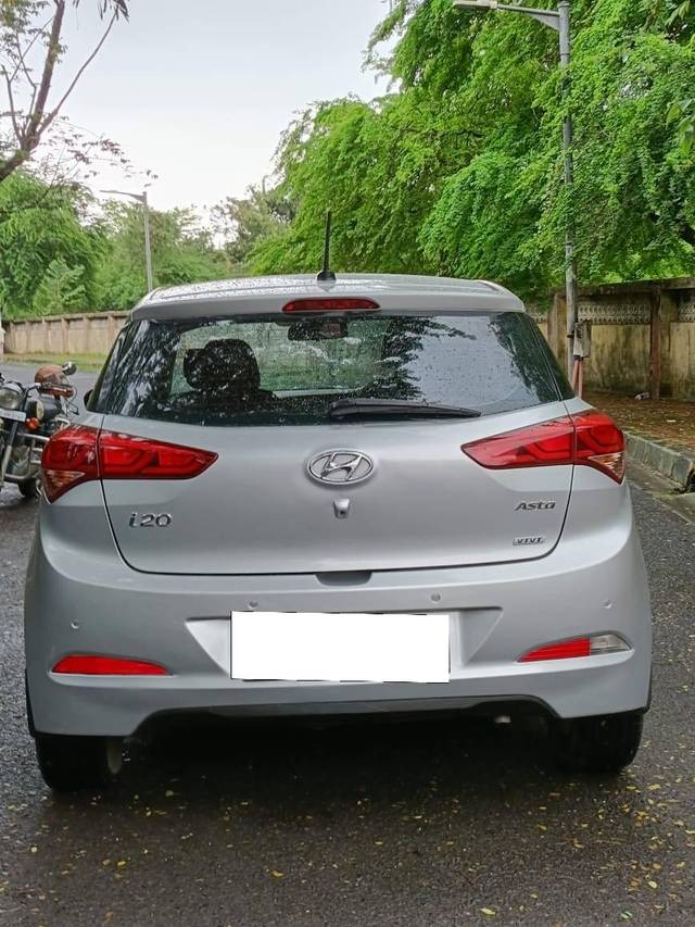 https://images10.gaadi.com/usedcar_image/4065300/original/processed_02d6f631fefb8e3c182abf6d4d162b9c.jpg?imwidth=6402