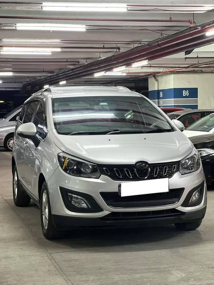 Mahindra Marazzo M6 8Str