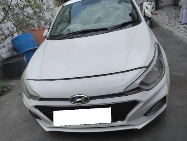 https://images10.gaadi.com/usedcar_image/4065412/original/processed_4e8e438c-0c6d-45c0-bdb2-45f5c2b3a9b0.jpg?imwidth=6400