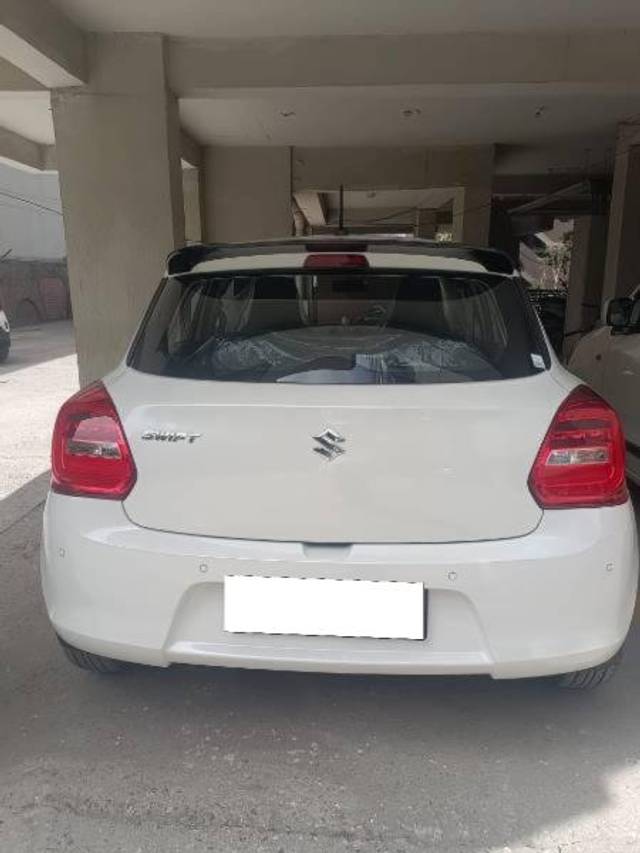 https://images10.gaadi.com/usedcar_image/4065526/original/processed_adca24d4-aa87-4aab-a8f7-6fc4f1488714.jpeg?imwidth=6401